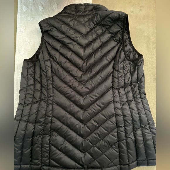 Black Lightweight Vest - Picture 2 of 4